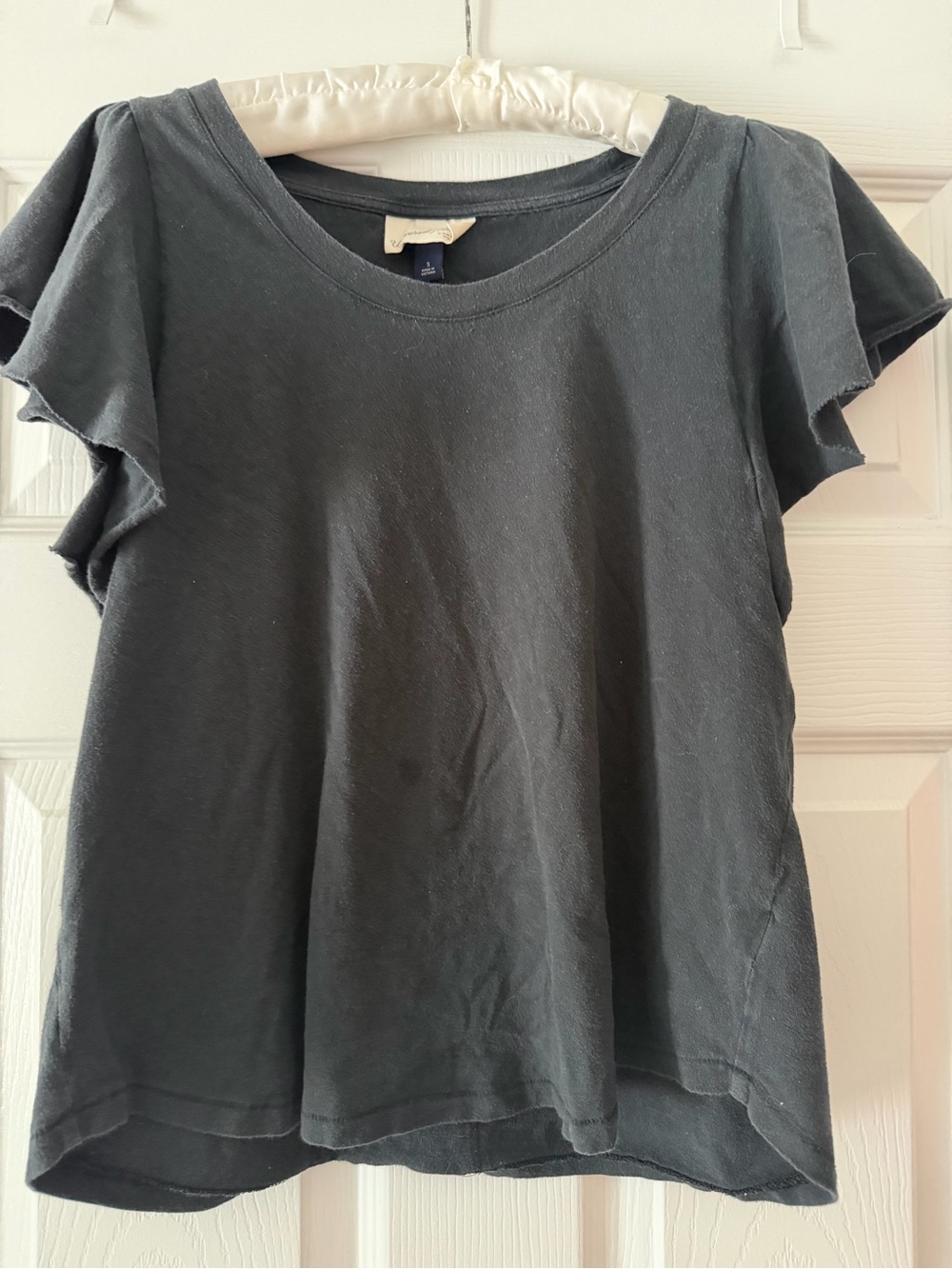 Casual Black Flutter Sleeve Tee - Universal Thread